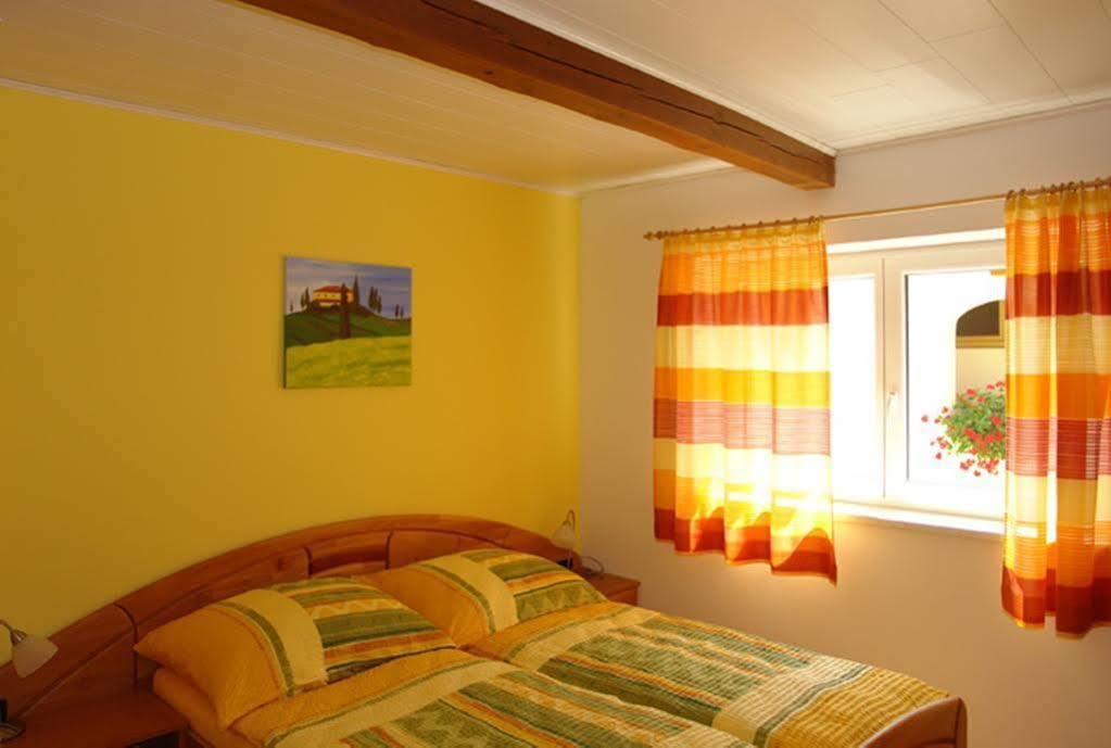 Winzerzimmer - Weingut Tinhof Eisenstadt Zewnętrze zdjęcie